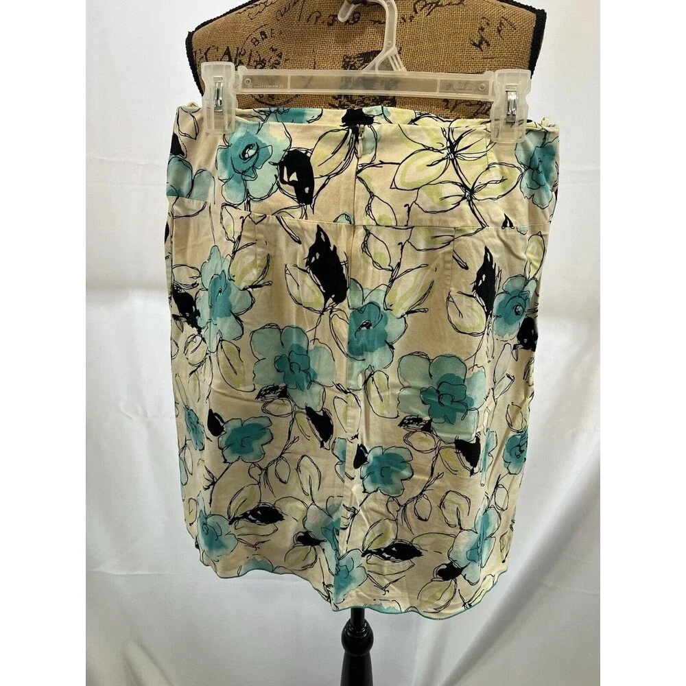 Outfit Petite Floral Skirt Size 12